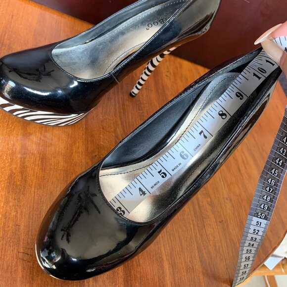 Bamboo Black/Zebra Print Heels - Picture 8 of 10